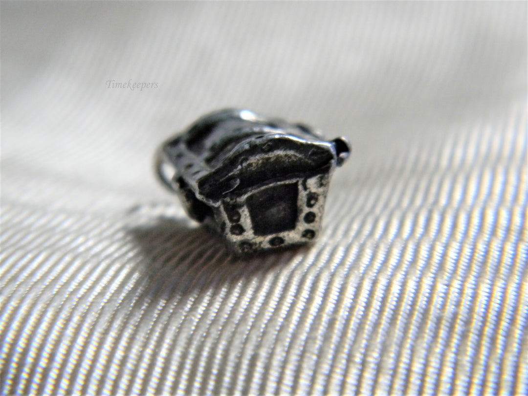 j812 Vintage Treasure Chest Charm/ Pendant in Silver Tone