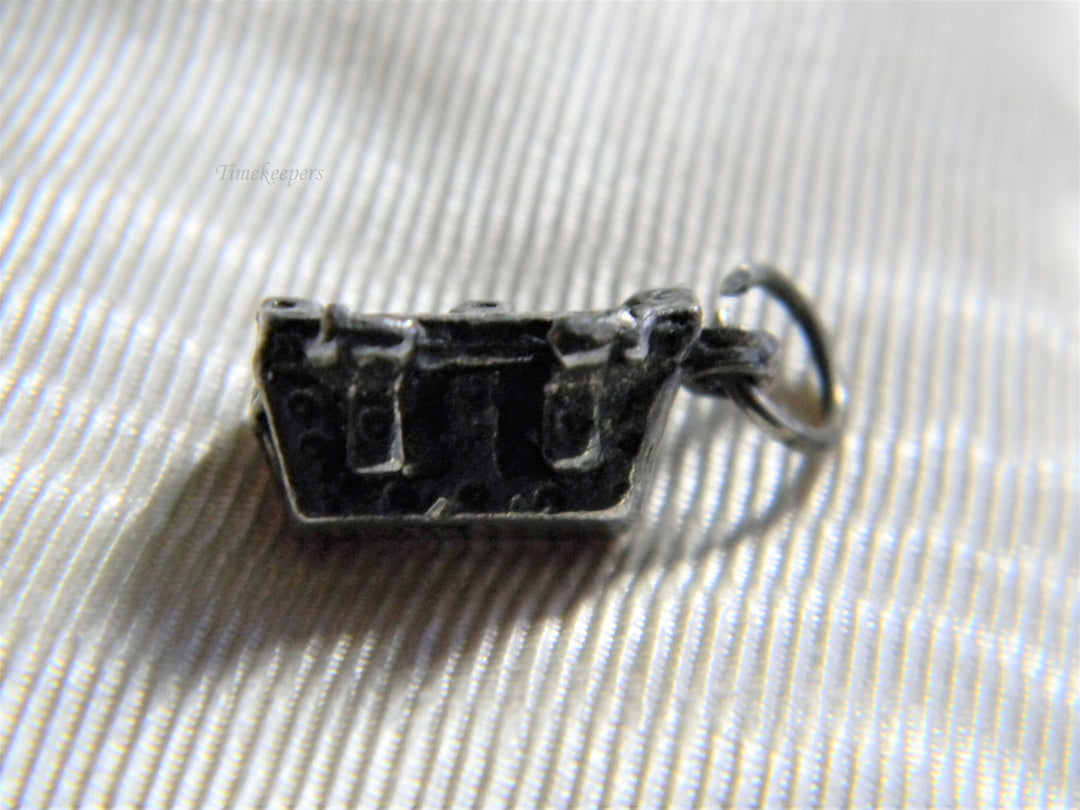 j812 Vintage Treasure Chest Charm/ Pendant in Silver Tone