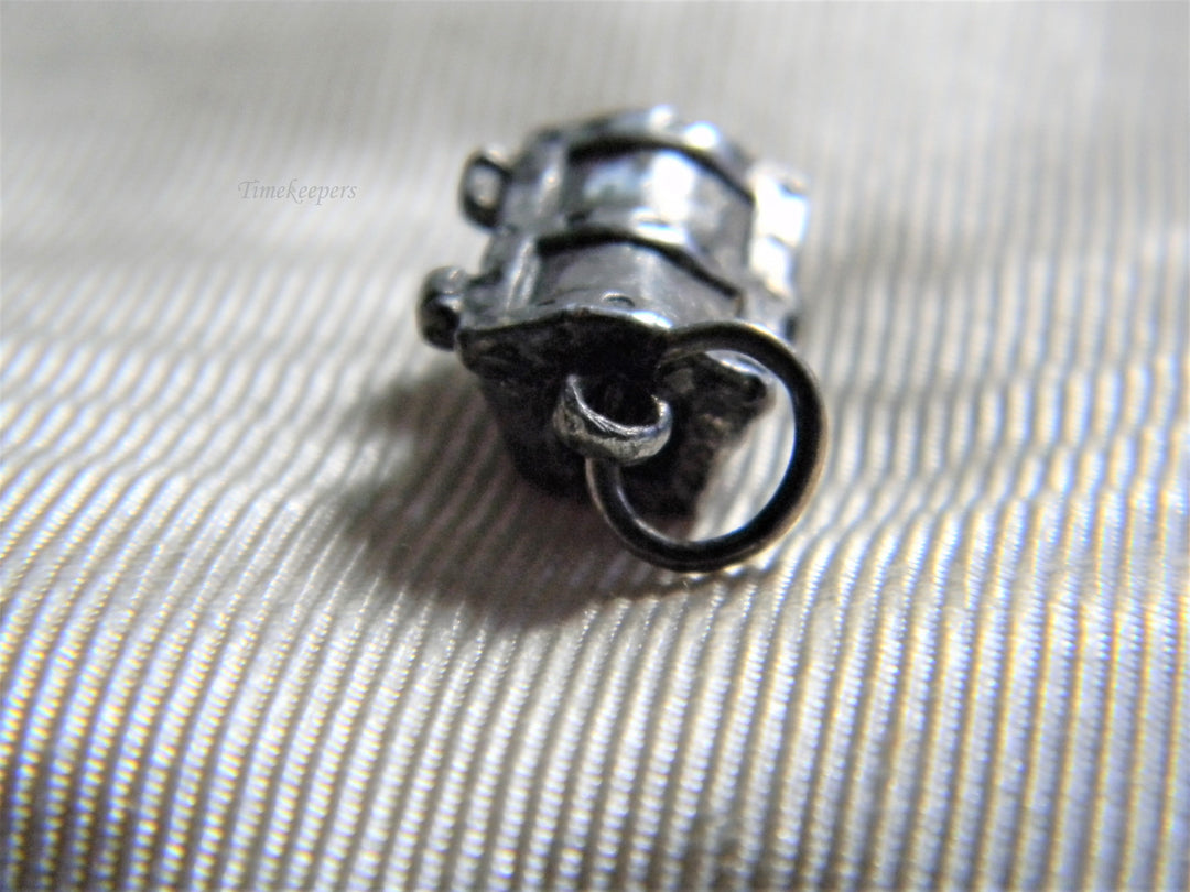 j812 Vintage Treasure Chest Charm/ Pendant in Silver Tone