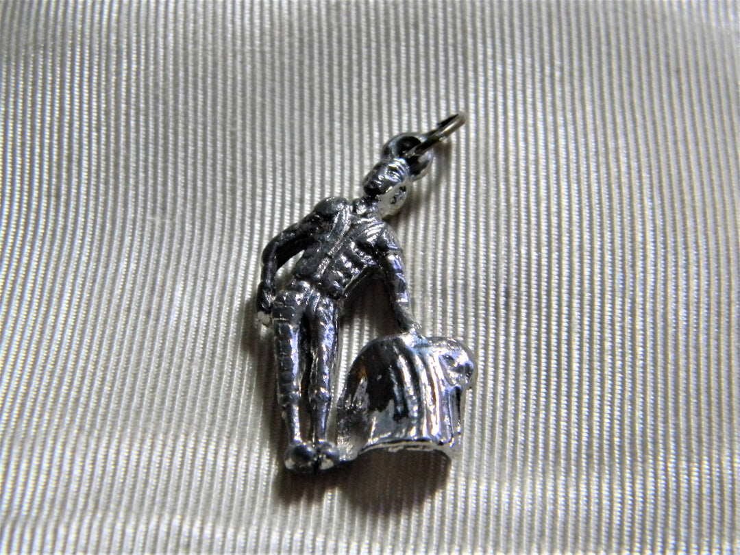 j813 Vintage Bull Fighter Charm/ Pendant in Silver Tone