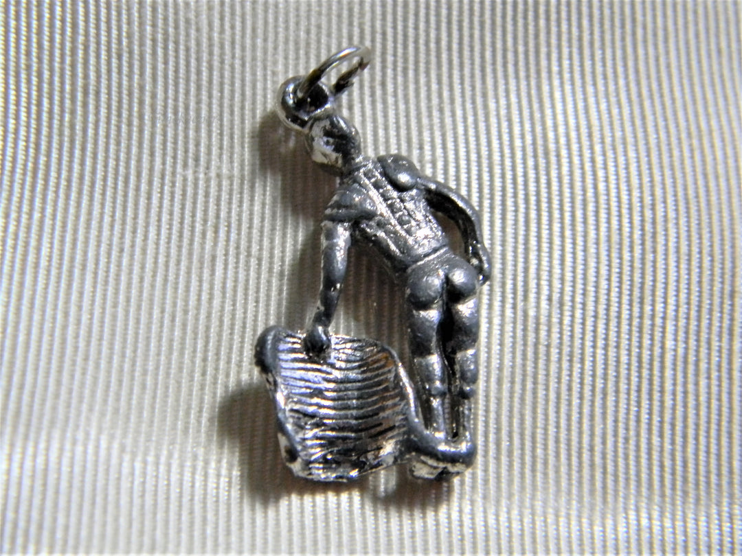 j813 Vintage Bull Fighter Charm/ Pendant in Silver Tone
