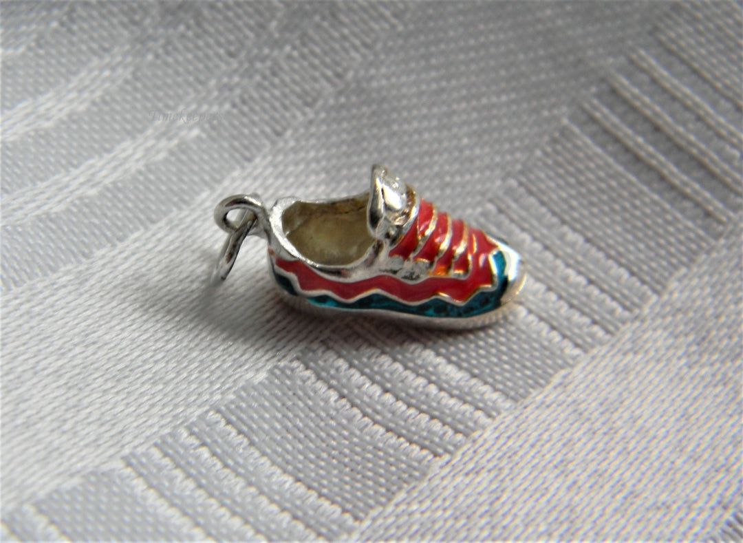 p071 Nice Vintage Sterling Silver Enameled Sport Shoe Charm or Pendant