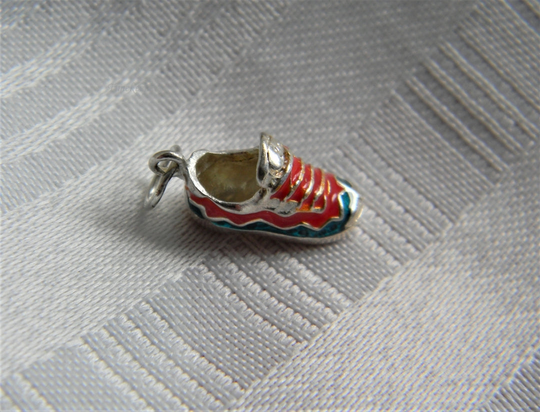 p071 Nice Vintage Sterling Silver Enameled Sport Shoe Charm or Pendant