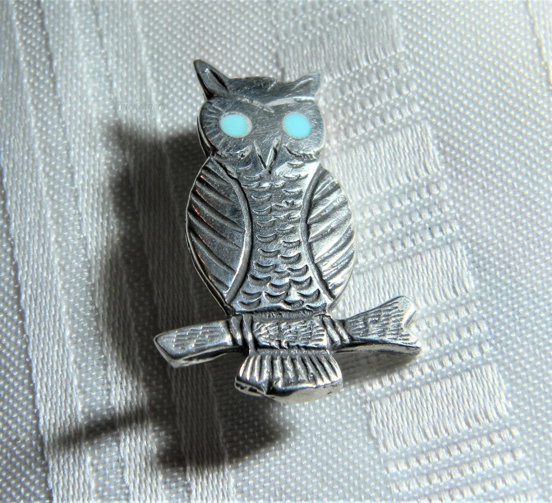 p080 Pretty Sterling Silver Owl Brooch with Inlaid Turquoise Eyes