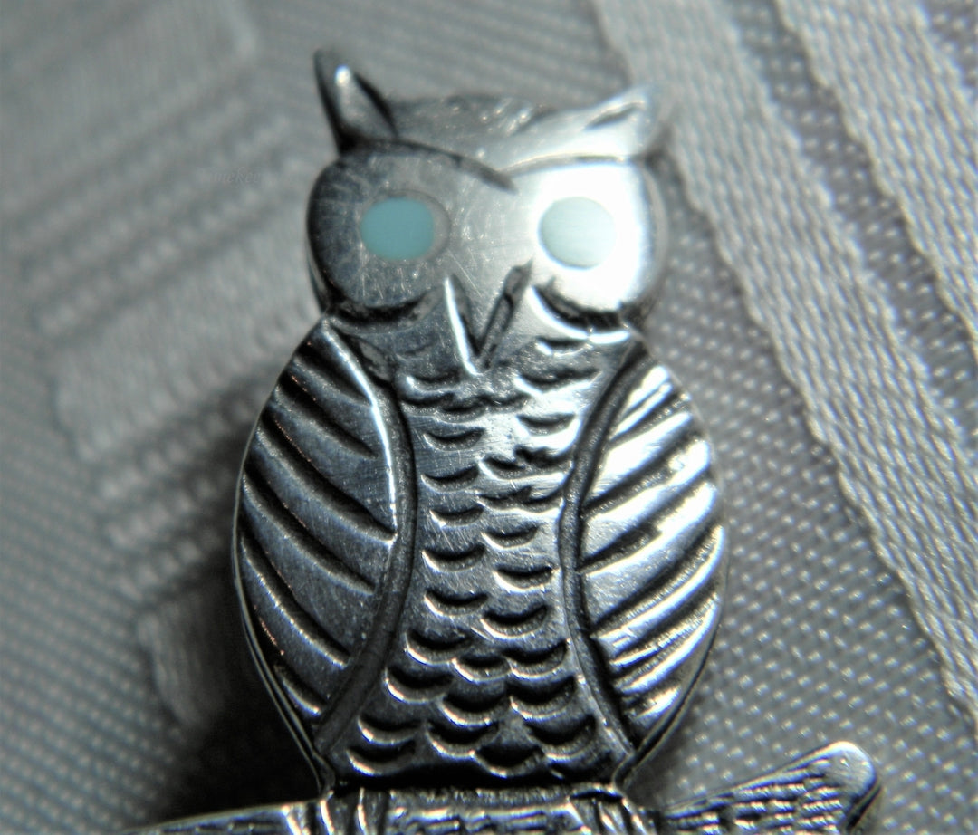 p080 Pretty Sterling Silver Owl Brooch with Inlaid Turquoise Eyes