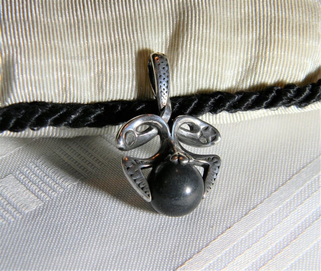 p081 Nice Vintage Sterling Silver Filigree Pendant with Round Onyx Ball