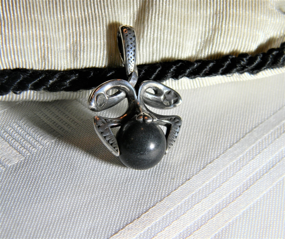 p081 Nice Vintage Sterling Silver Filigree Pendant with Round Onyx Ball