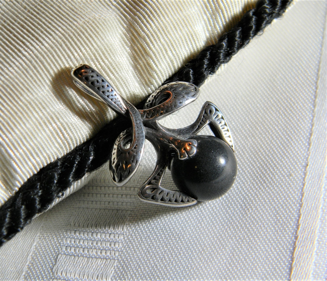 p081 Nice Vintage Sterling Silver Filigree Pendant with Round Onyx Ball