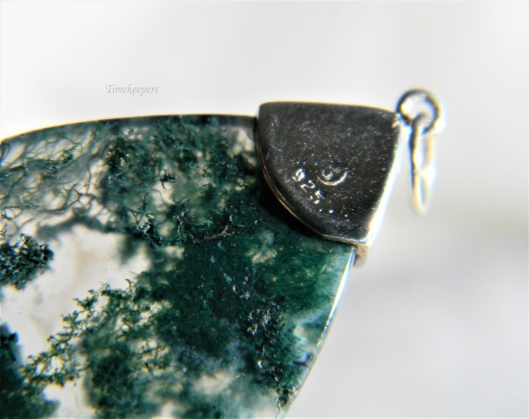 p085 Beautiful Green Moss Agate in Tear Drop Shape Pendant in Sterling