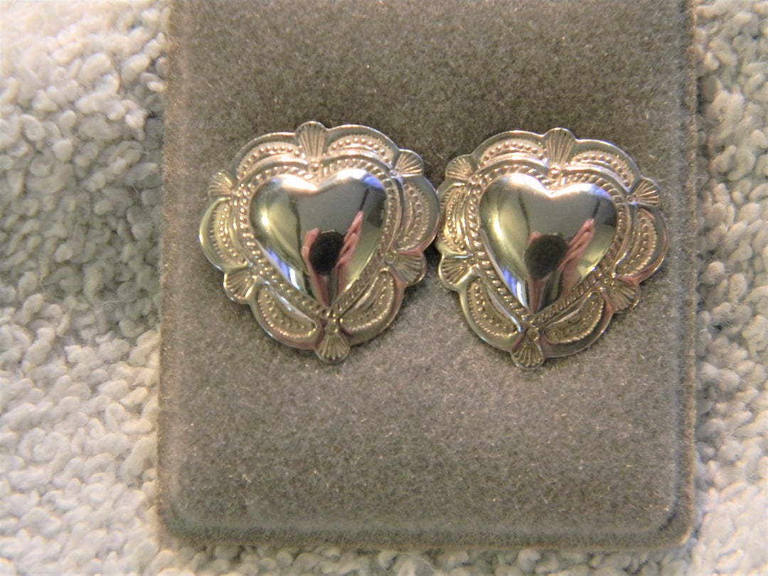 j846 Pretty Sterling Silver Heart Earrings with Butterfly Backs