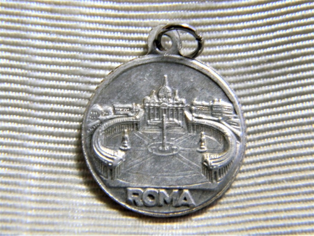 j858 Nice Religious Catholic Pope Medal Charm or Pendant