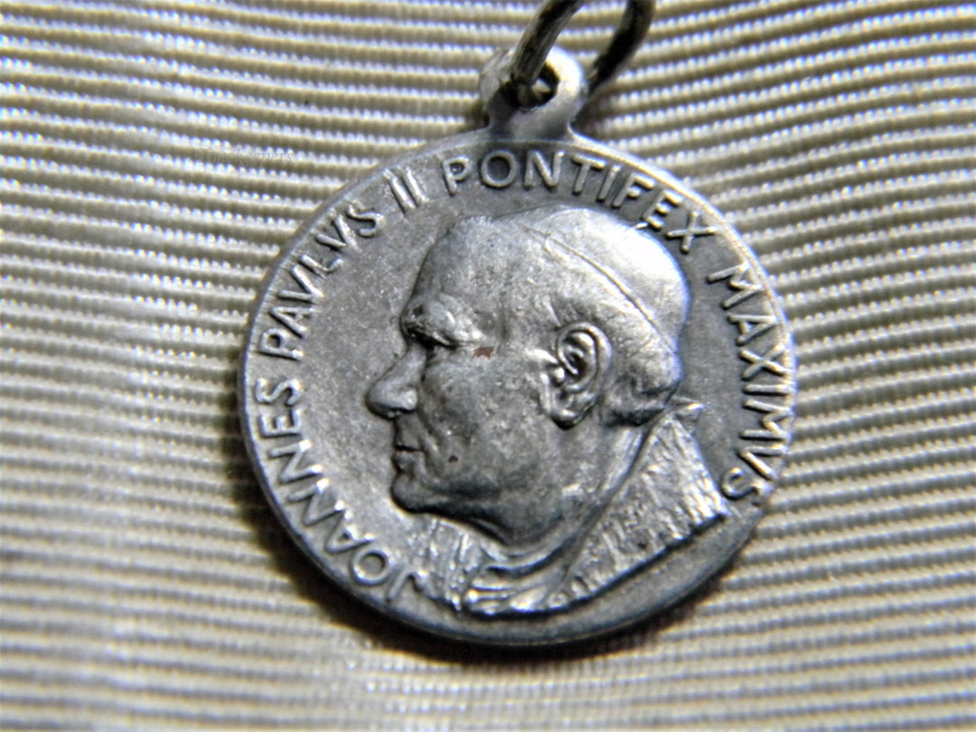 j859 Nice Religious Catholic Pope Medal Charm or Pendant in Silver Tone