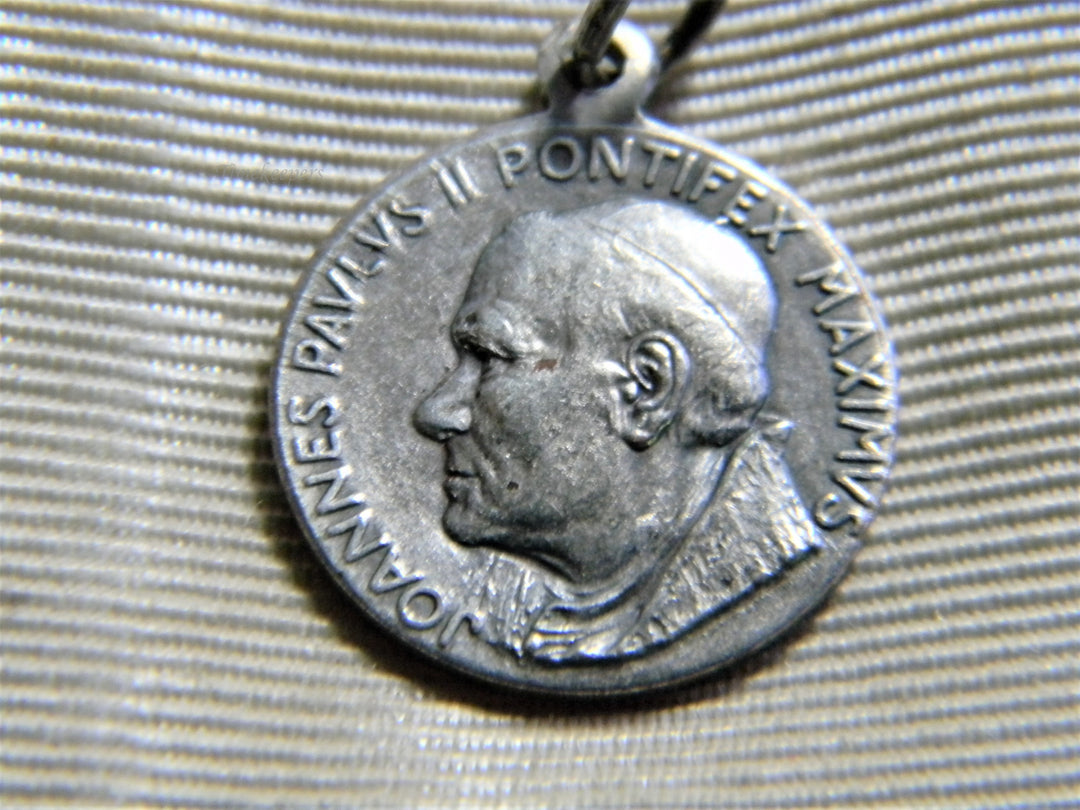 j859 Nice Religious Catholic Pope Medal Charm or Pendant in Silver Tone