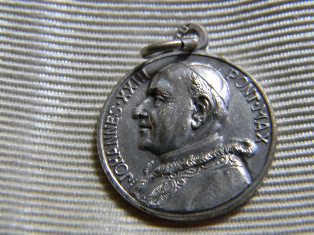 j862 Nice Religious Catholic Pope XXIII Medal Charm or Pendant in Silver Tone