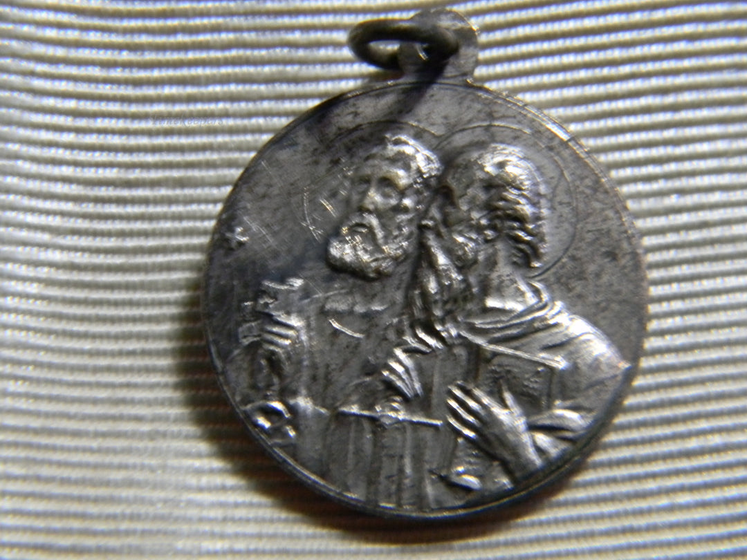 j864 Nice Religious Catholic Pope VI Medal Charm or Pendant in Silver Tone