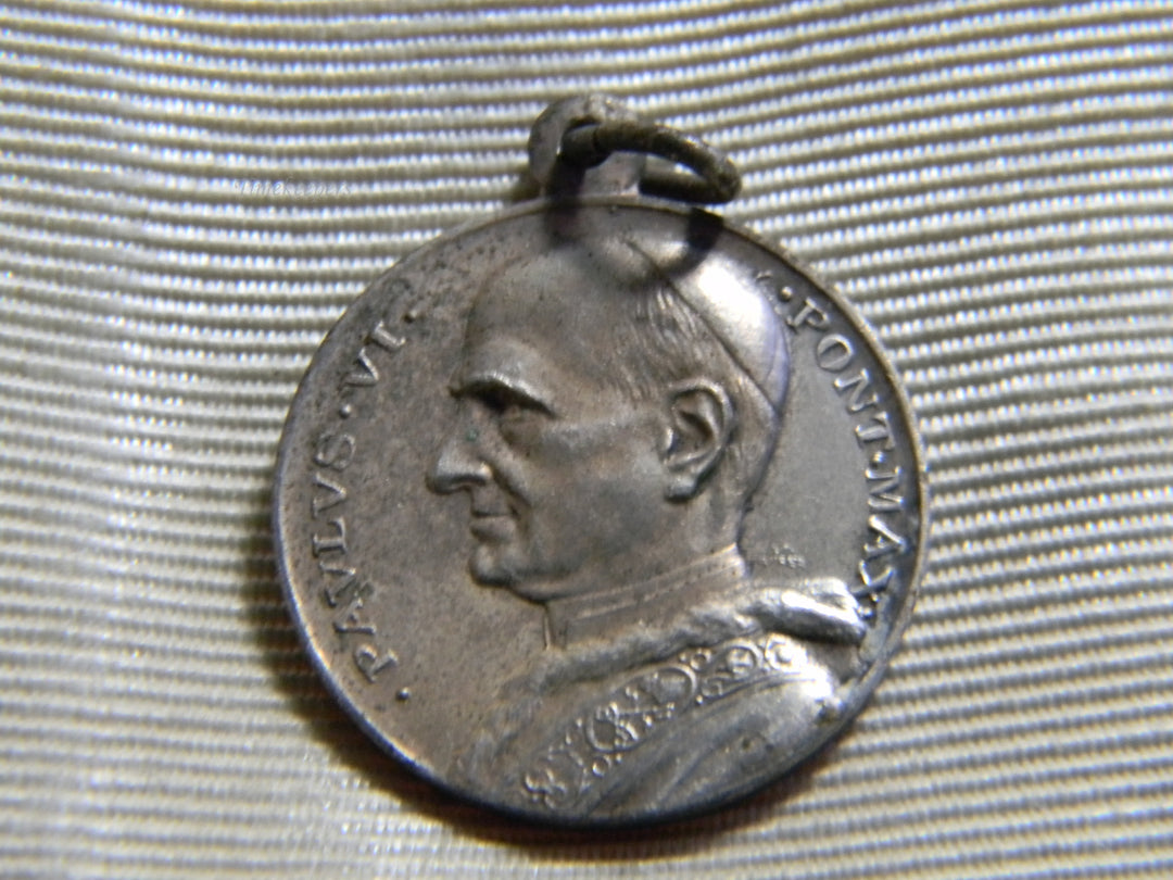 j864 Nice Religious Catholic Pope VI Medal Charm or Pendant in Silver Tone