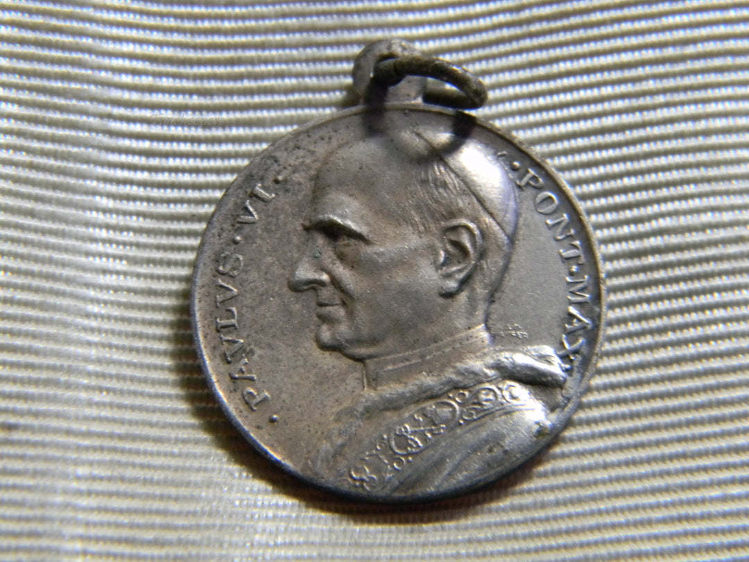 j864 Nice Religious Catholic Pope VI Medal Charm or Pendant in Silver Tone