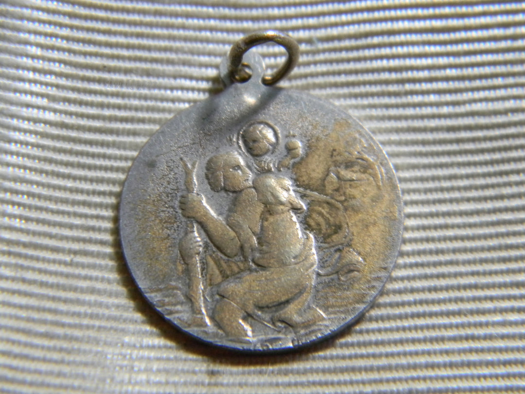 j865 Nice Religious Catholic Pope Medal Charm or Pendant in Silver Tone