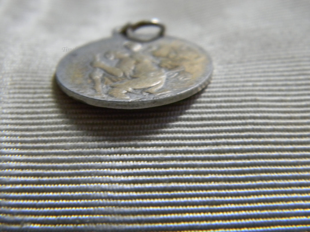 j865 Nice Religious Catholic Pope Medal Charm or Pendant in Silver Tone