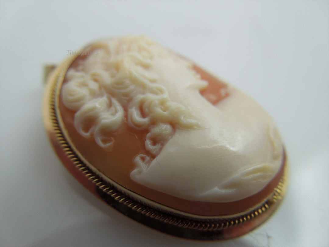 g790 Beautiful Vintage Ladies 14kt Yellow Gold Cameo Pin or Pendant