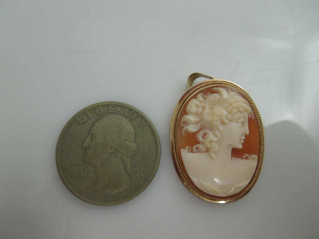g790 Beautiful Vintage Ladies 14kt Yellow Gold Cameo Pin or Pendant