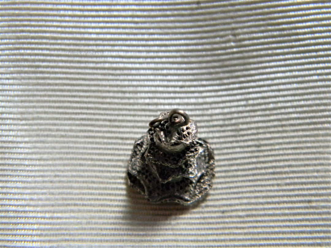 j871 Nice Vintage Asian Style Pagoda Carrier Charm/ Pendant in Silver Tone
