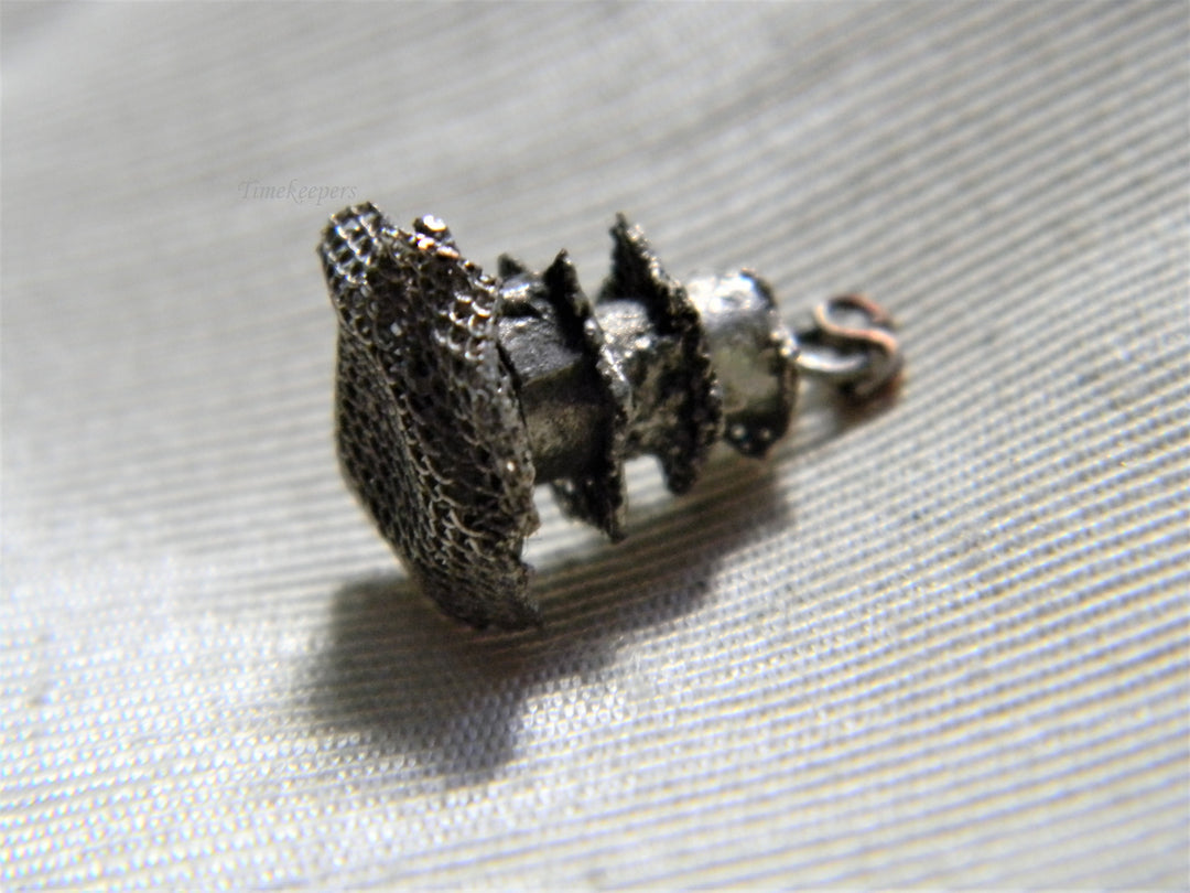 j871 Nice Vintage Asian Style Pagoda Carrier Charm/ Pendant in Silver Tone
