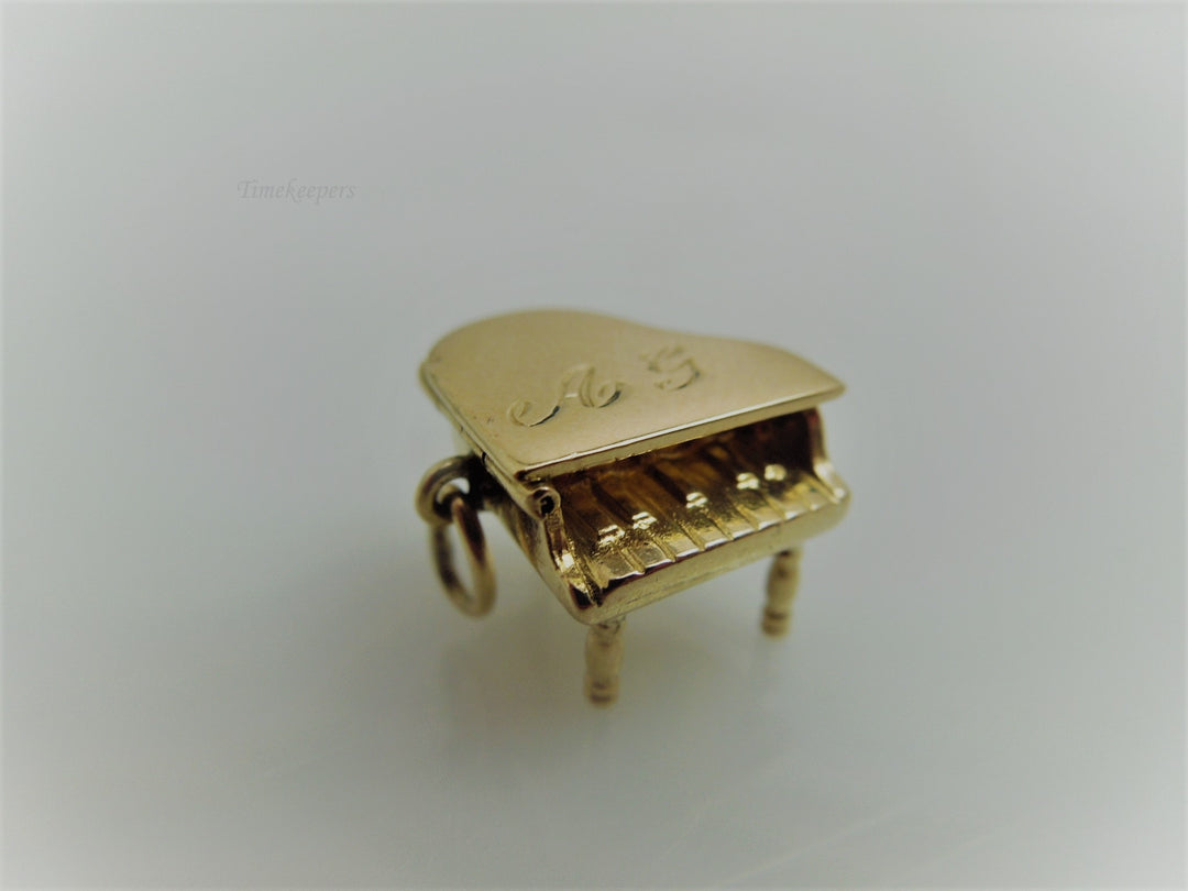 g798 Cute Ladies 14kt Yellow Gold Vintage Grand Piano Charm or Pendant
