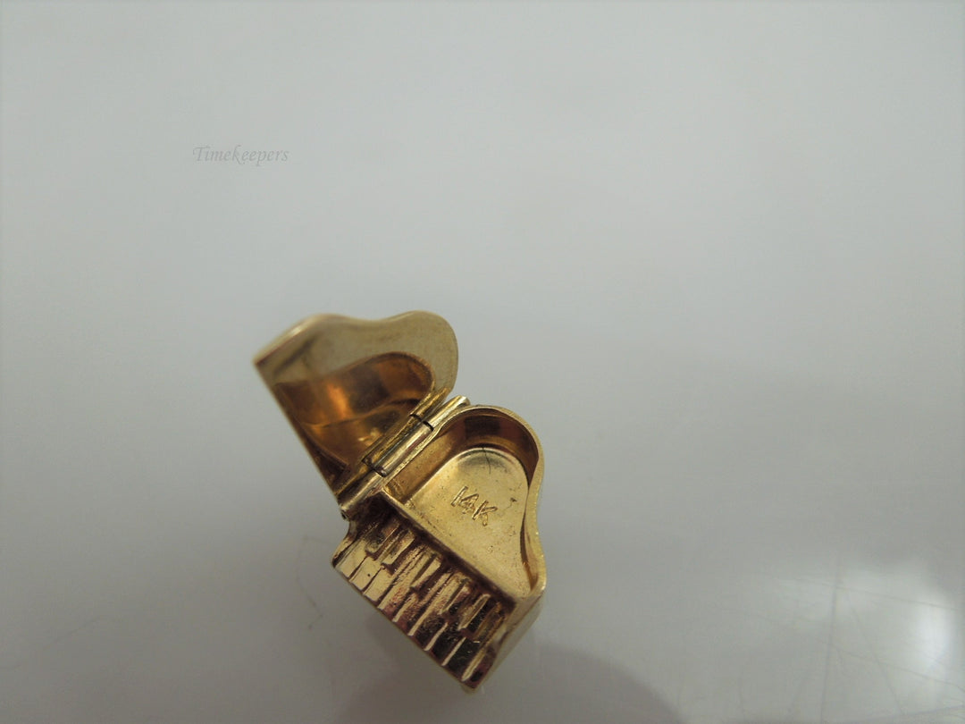 g798 Cute Ladies 14kt Yellow Gold Vintage Grand Piano Charm or Pendant