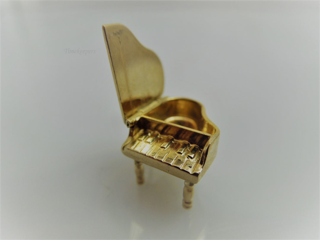 g798 Cute Ladies 14kt Yellow Gold Vintage Grand Piano Charm or Pendant