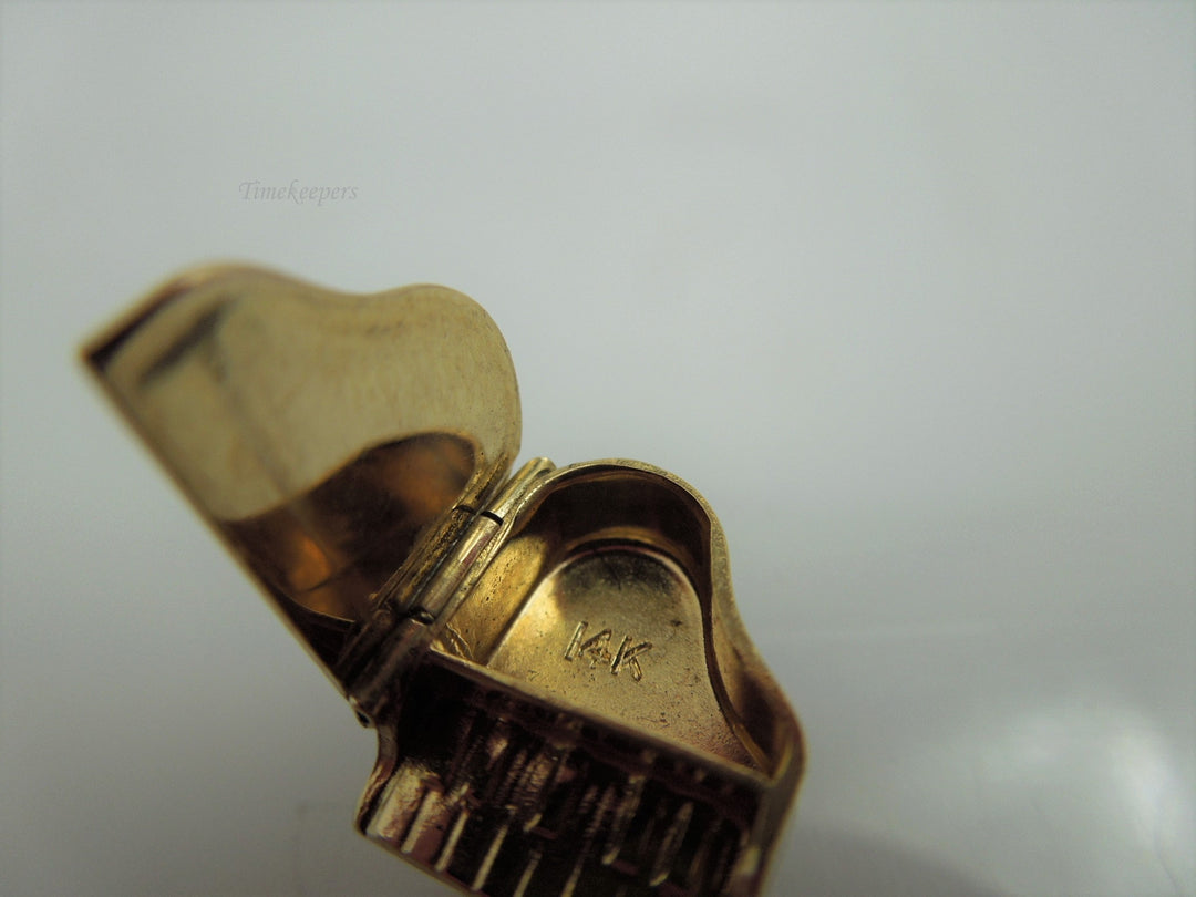 g798 Cute Ladies 14kt Yellow Gold Vintage Grand Piano Charm or Pendant