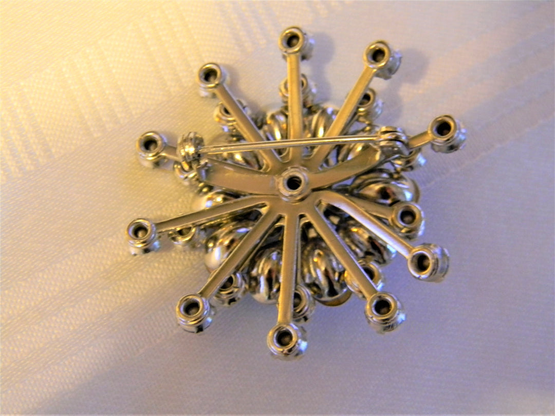 j206 Beautiful Sparkling LIght Blue Flower Burst Brooch from 1950's