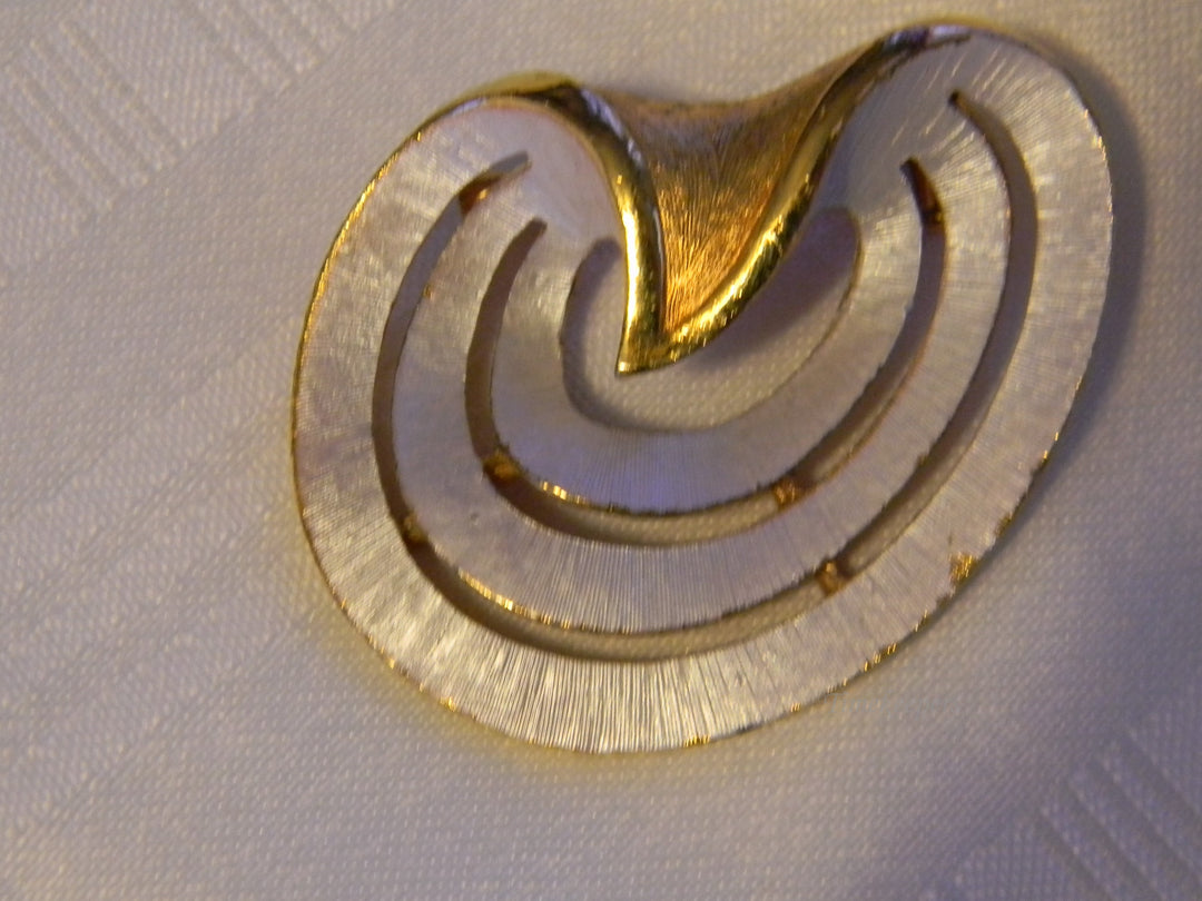 j208 Beautiful Unique Gold Tone Modern Geometric Brooch Signed JJ