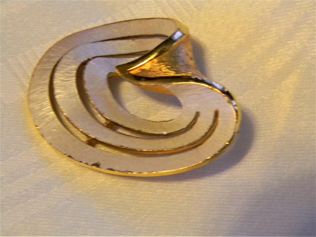 j208 Beautiful Unique Gold Tone Modern Geometric Brooch Signed JJ