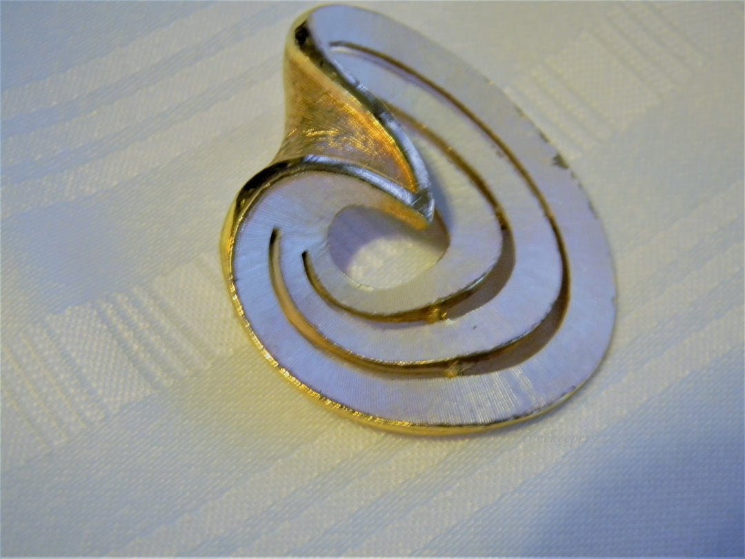 j208 Beautiful Unique Gold Tone Modern Geometric Brooch Signed JJ