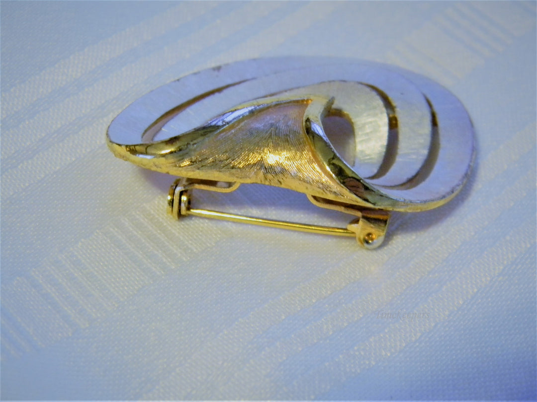 j208 Beautiful Unique Gold Tone Modern Geometric Brooch Signed JJ