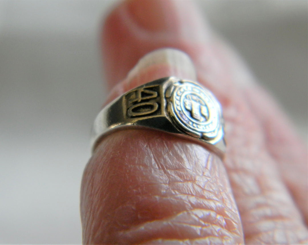 p150 Nice Vintage Sterling Silver School Ring Charm from 1940