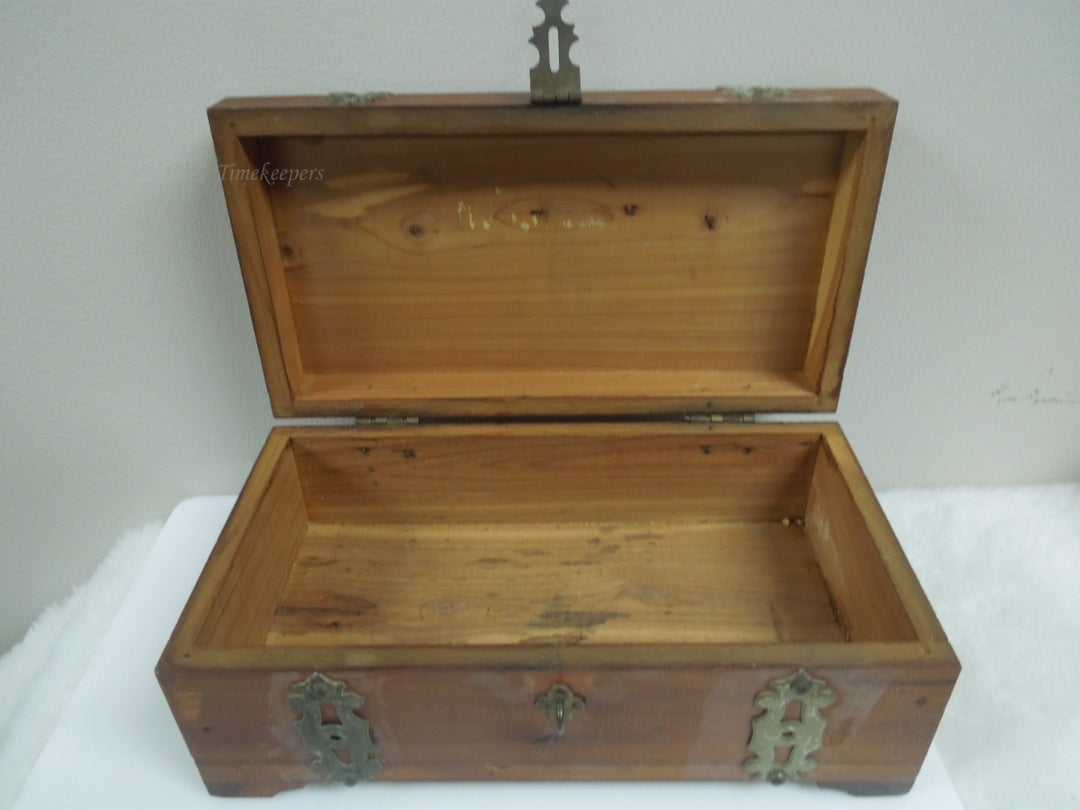 q902 Vintage Wooden Treasure Chest Jewelry / Money / Decoration / Trinket Box