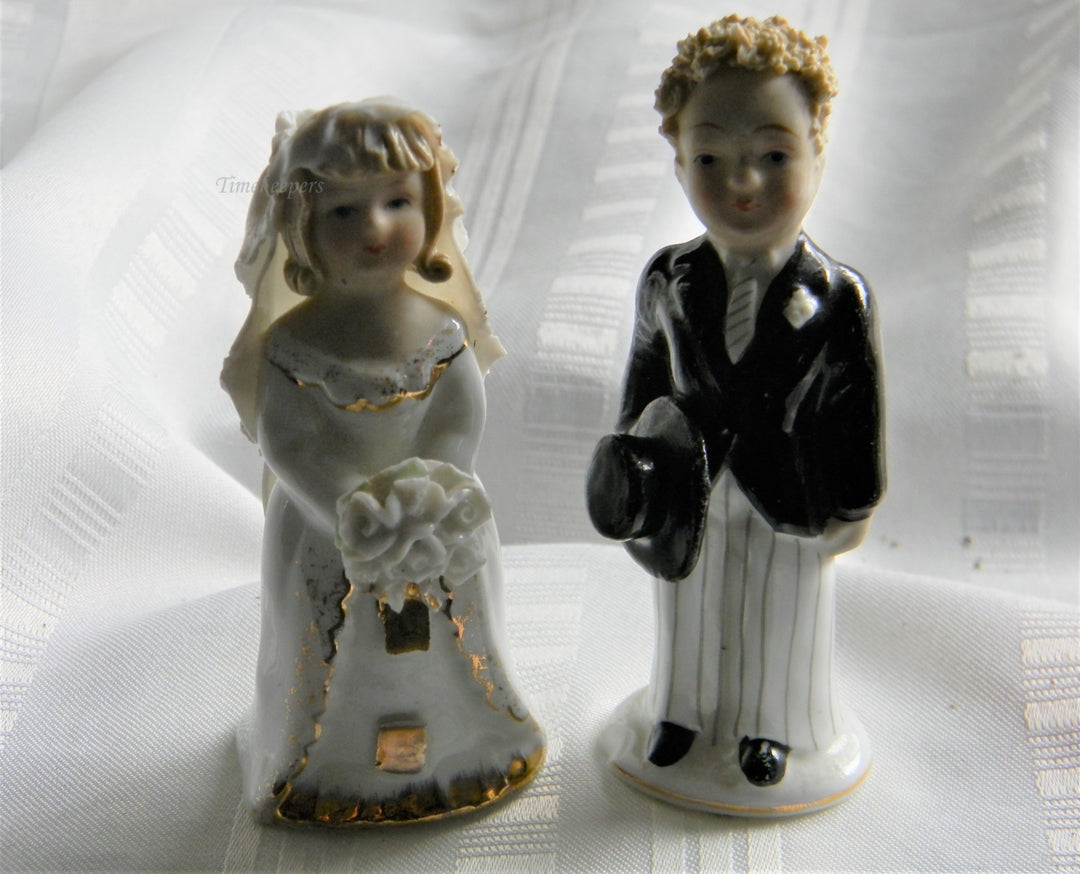 p157 Vintage Set of Bride and Groom Figurines or Cake Toppers 1950's