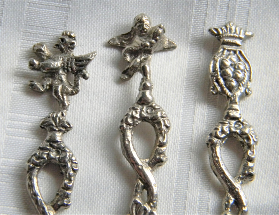 p164 Vintage Silver Plate set of 3 Demitasse Spoons with Shell bowls