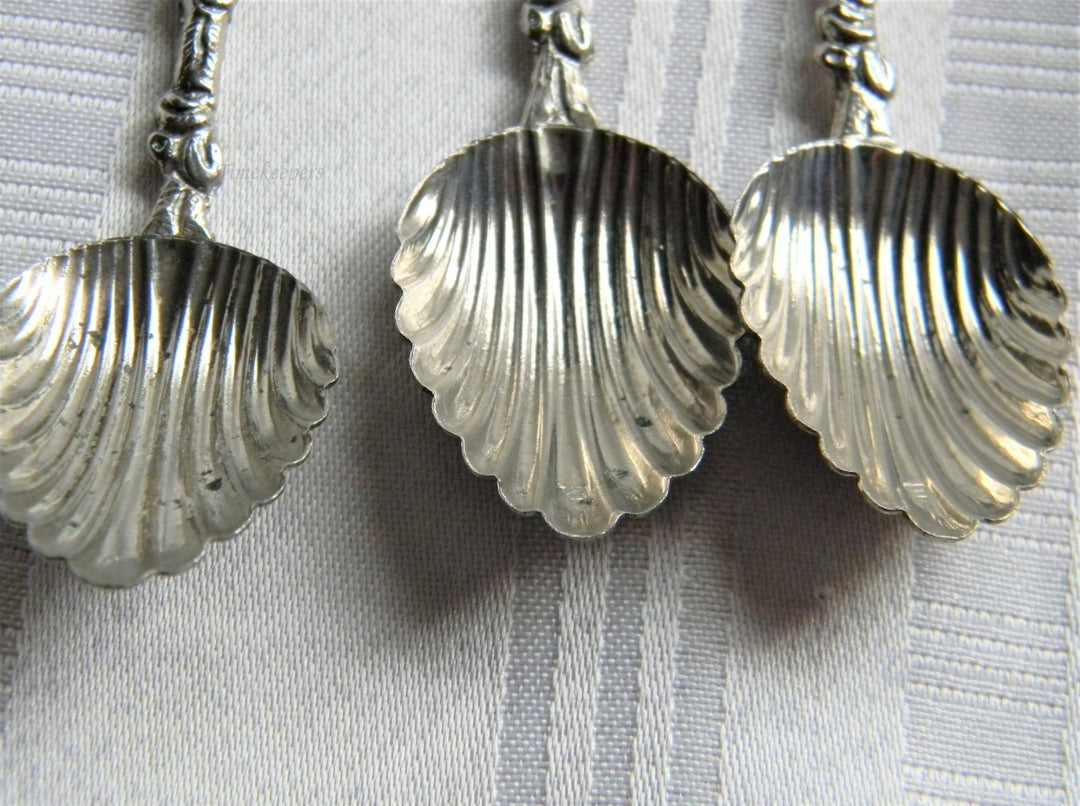 p164 Vintage Silver Plate set of 3 Demitasse Spoons with Shell bowls