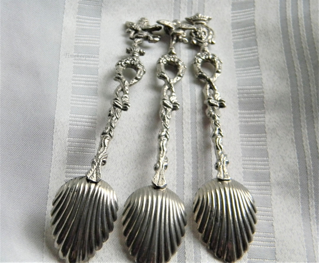 p164 Vintage Silver Plate set of 3 Demitasse Spoons with Shell bowls