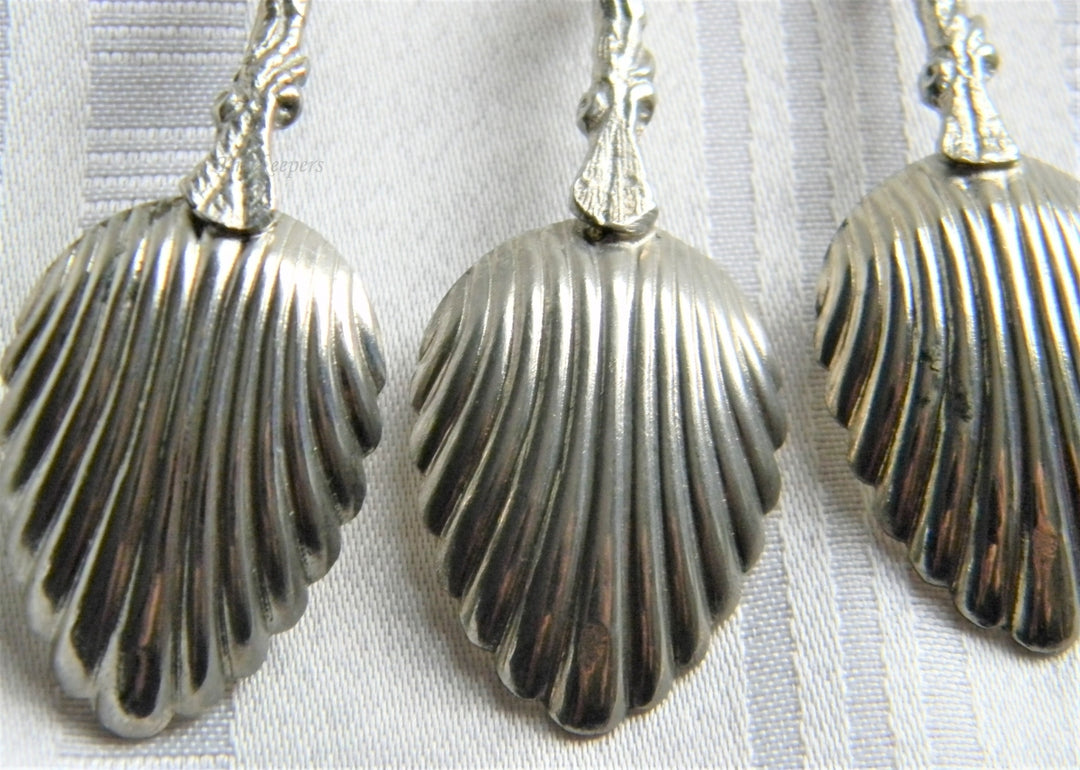 p164 Vintage Silver Plate set of 3 Demitasse Spoons with Shell bowls