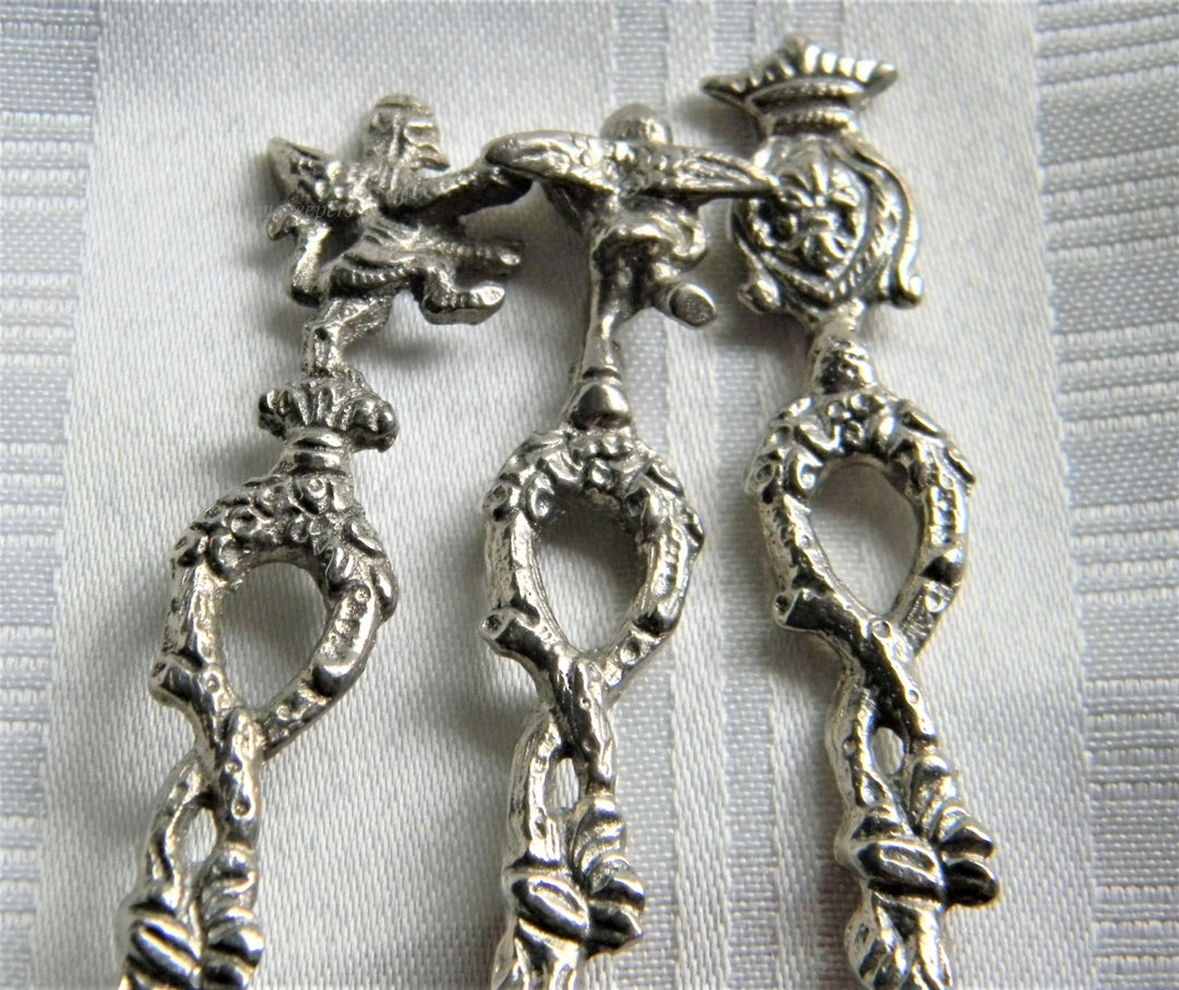 p164 Vintage Silver Plate set of 3 Demitasse Spoons with Shell bowls