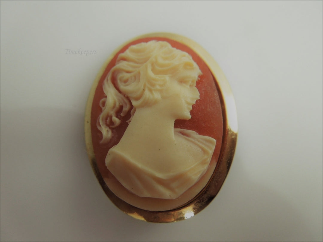 g849 Pretty Ladies Gold Plated Cameo Brooch
