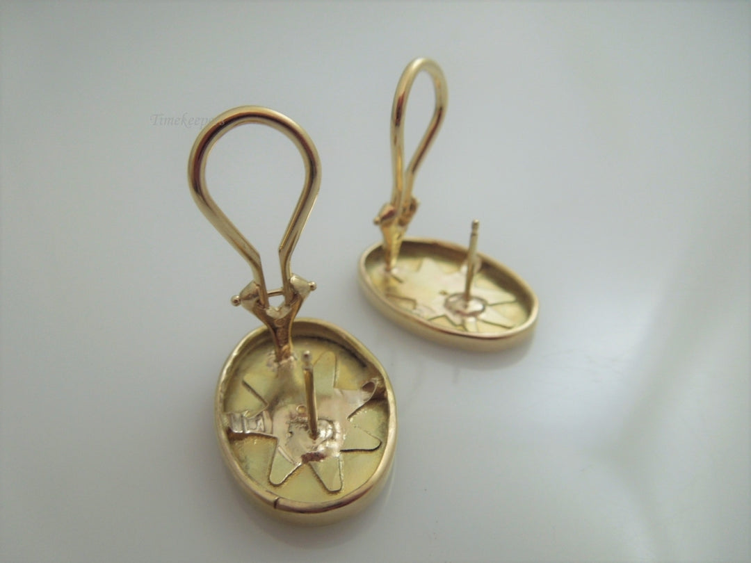 c562 Lovely Ladies 14kt Yellow Gold Engravable Oval Earrings