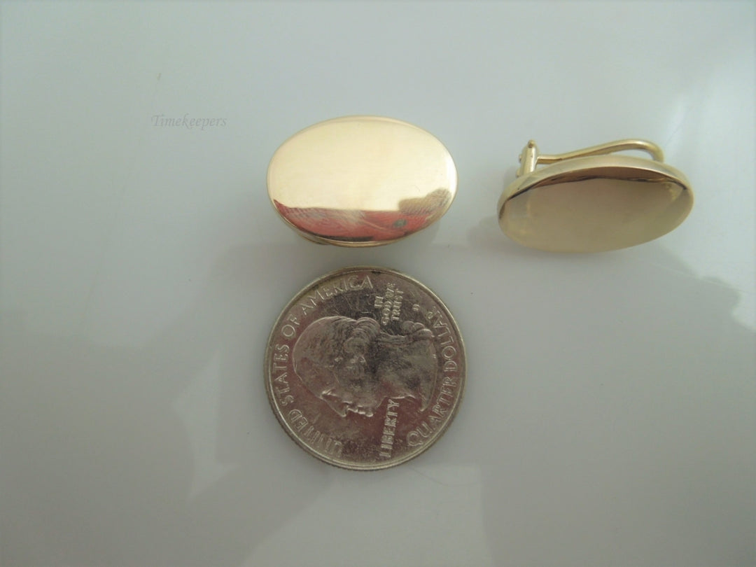 c562 Lovely Ladies 14kt Yellow Gold Engravable Oval Earrings