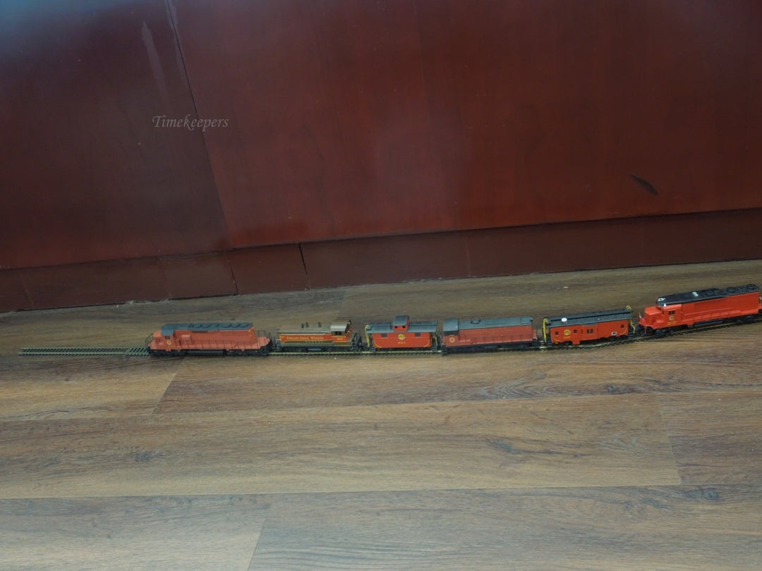 q931 Vintage Chicago Great Western Red 4 Locomotive Engines and 2 Coach Train Set along with Track Rare