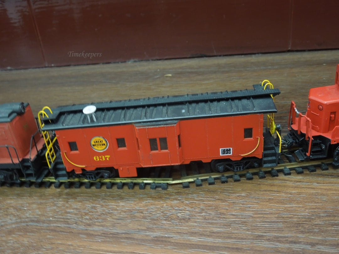 q931 Vintage Chicago Great Western Red 4 Locomotive Engines and 2 Coach Train Set along with Track Rare