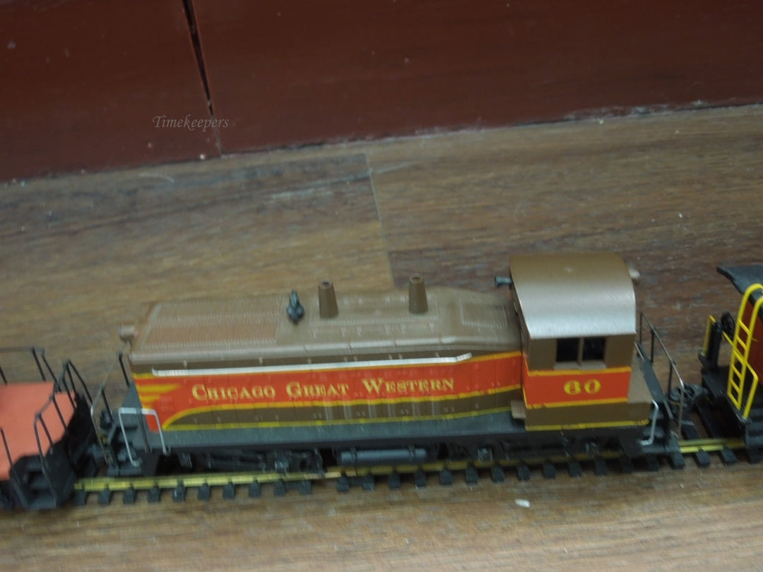 q931 Vintage Chicago Great Western Red 4 Locomotive Engines and 2 Coach Train Set along with Track Rare